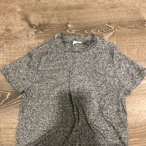 CROPPED GRAY TOP